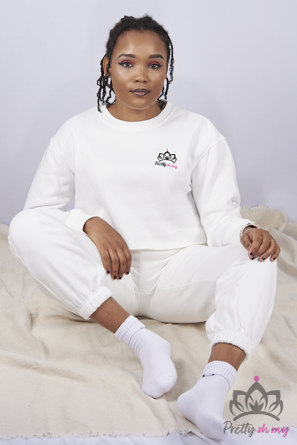 prettyohmy white jogger set